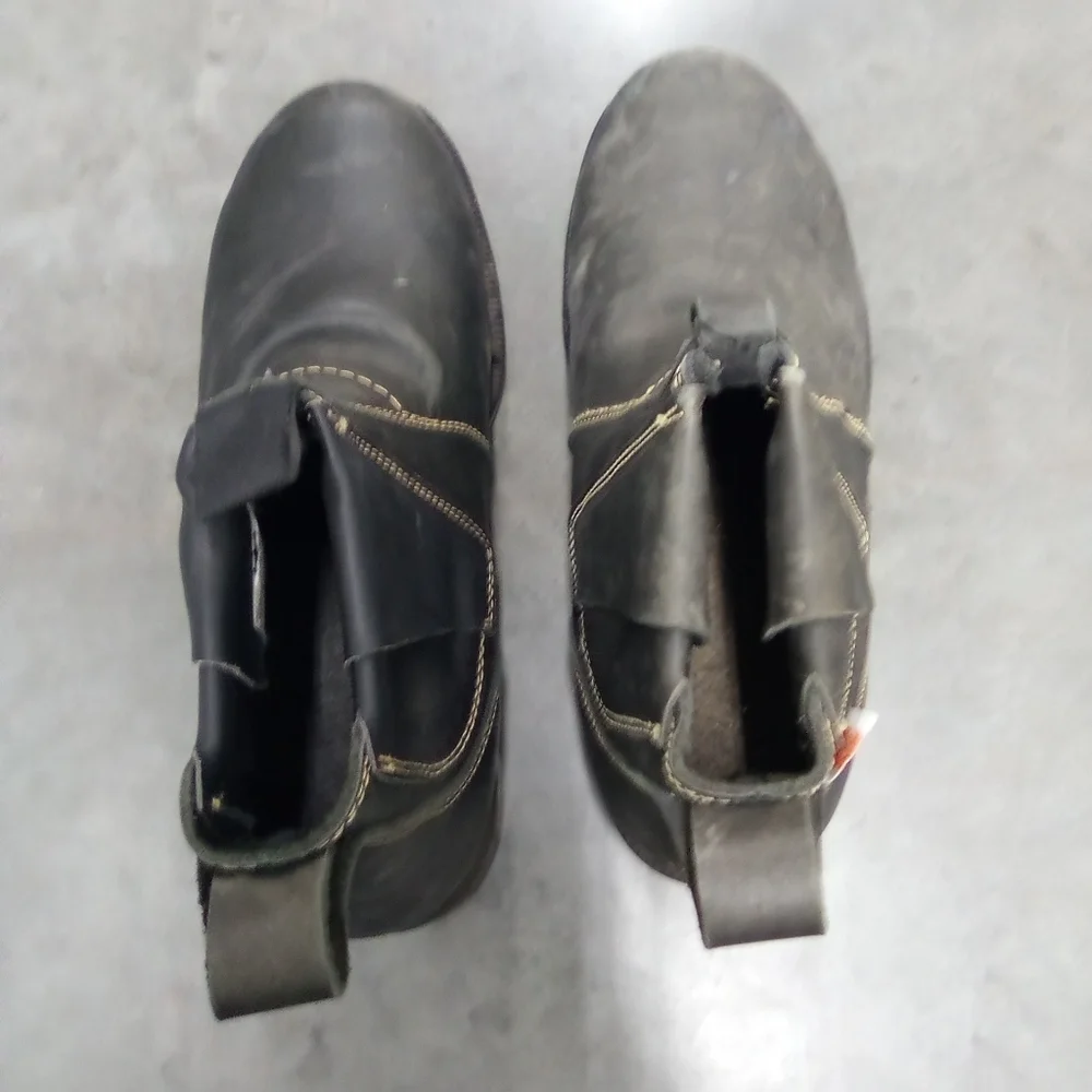 Caboodles Black Sturdy Boots with Chevron Tread